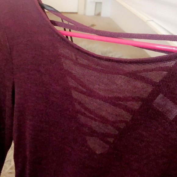 H&M Maroon Long Sleeve - Picture 3 of 4